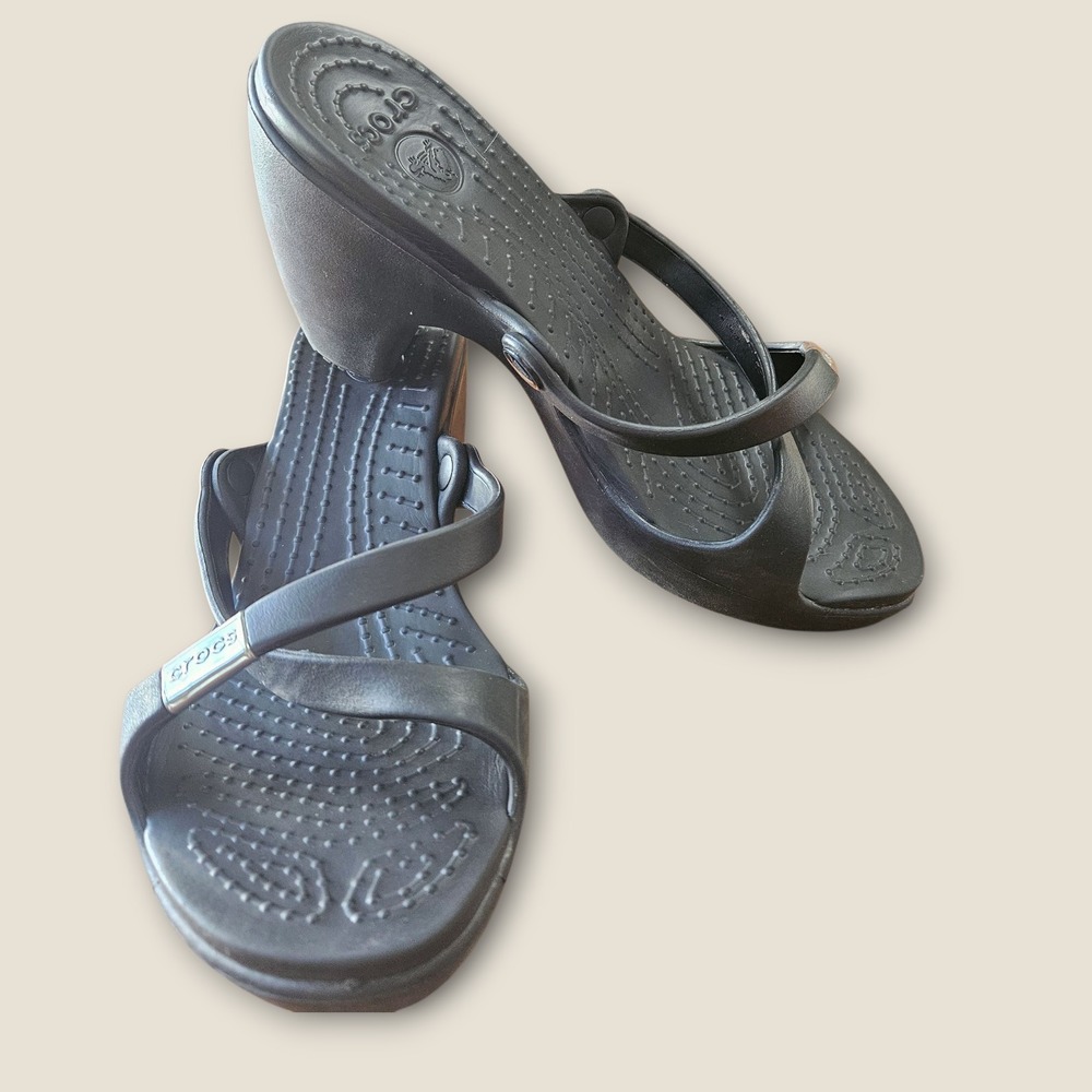 Crocs Cypress Black Wedge Sandals Women's Size 9 Open Toe Crisscross Straps Heel
